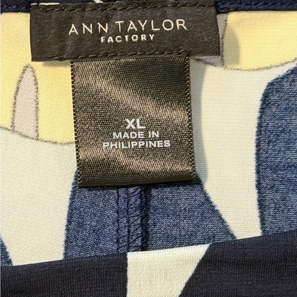 Ann Taylor Factory Navy Leaf Print Twist Blouse XL - Picture 5 of 8